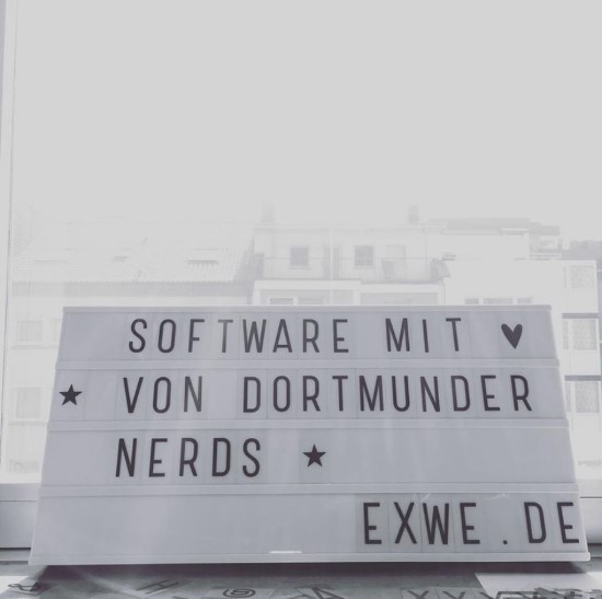 Schild mit Aufschrift "Software mit Herz von Dortmunder Nerds"